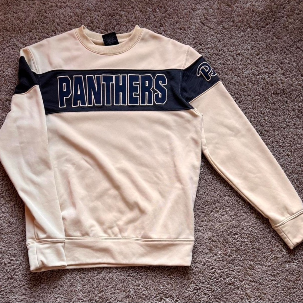 Colosseum Cream and Black Crewneck Sweater